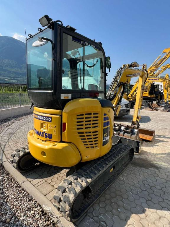 Komatsu PC35MR-5 Photo 3