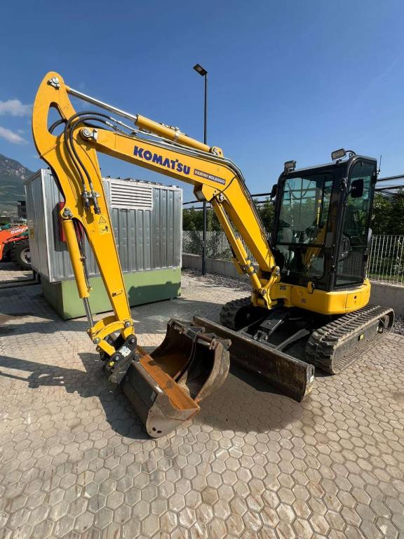 Komatsu PC35MR-5 Photo 4