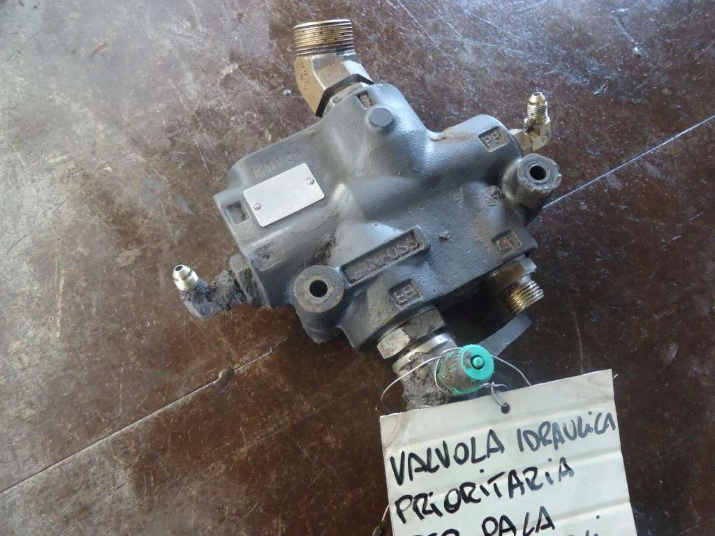 Hydraulic valve for Fiat Hitachi W130 - (PRIORITARIA) Photo 1