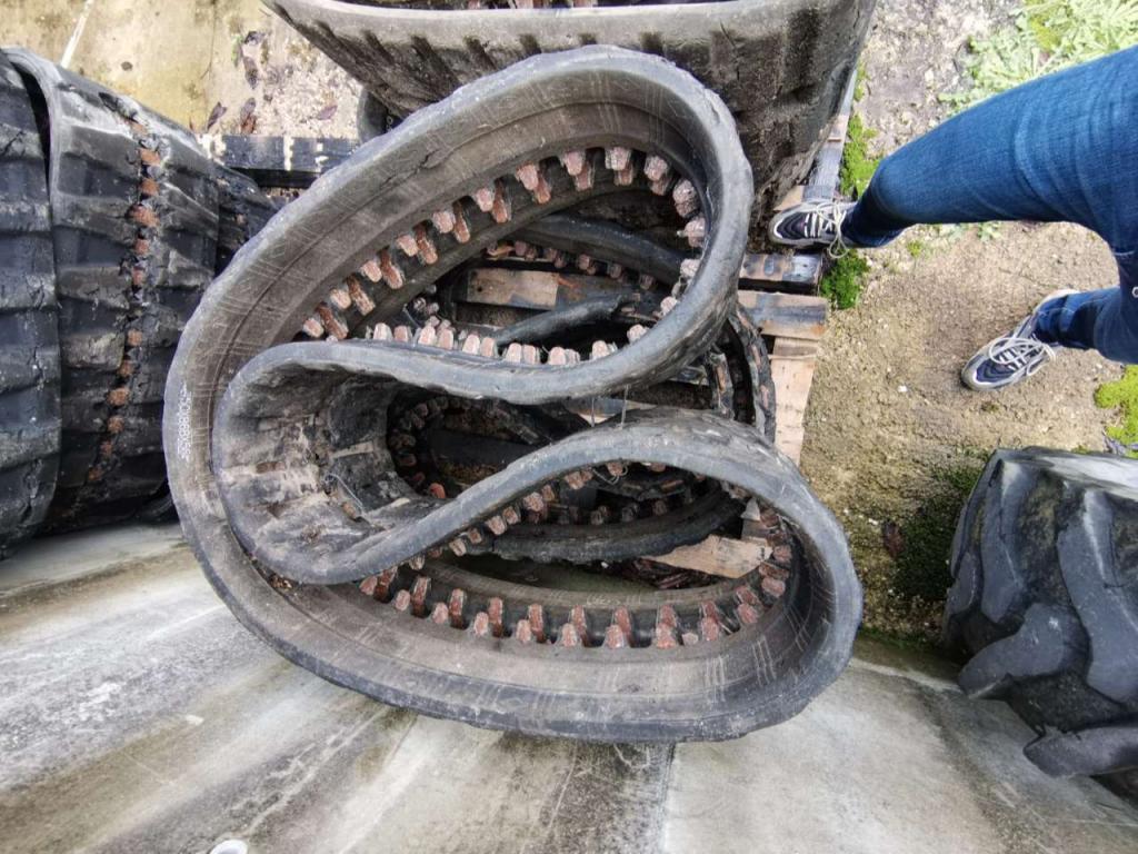 Rubber tracks Photo 2