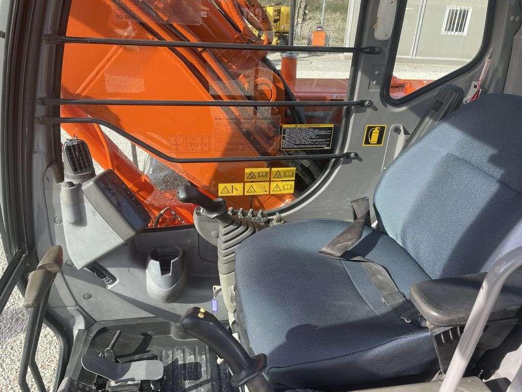 Hitachi zx 130 - Crawler excavator for sale in Ancona by Zeta