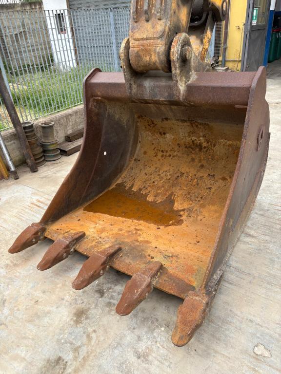 JCB JS235 Photo 11