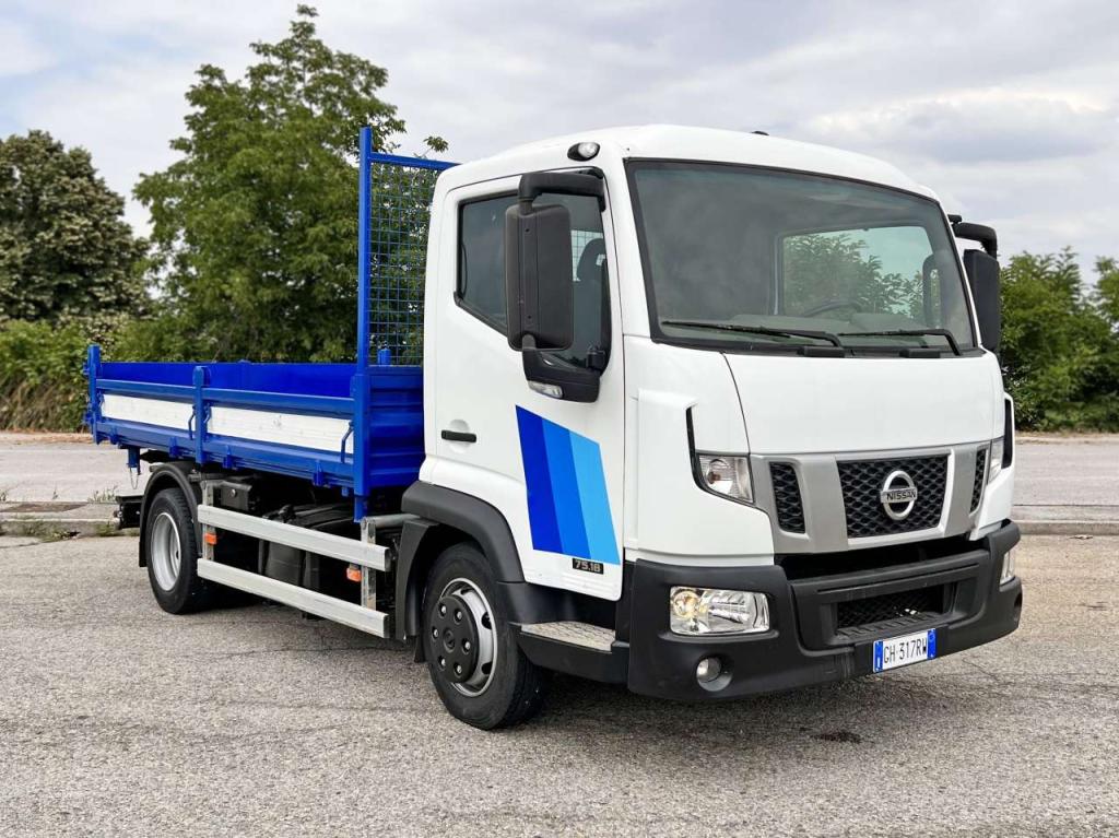 Nissan 75-18 Photo 9