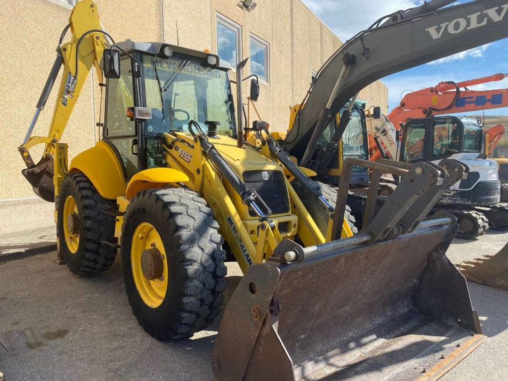 New Holland B115 Photo 3