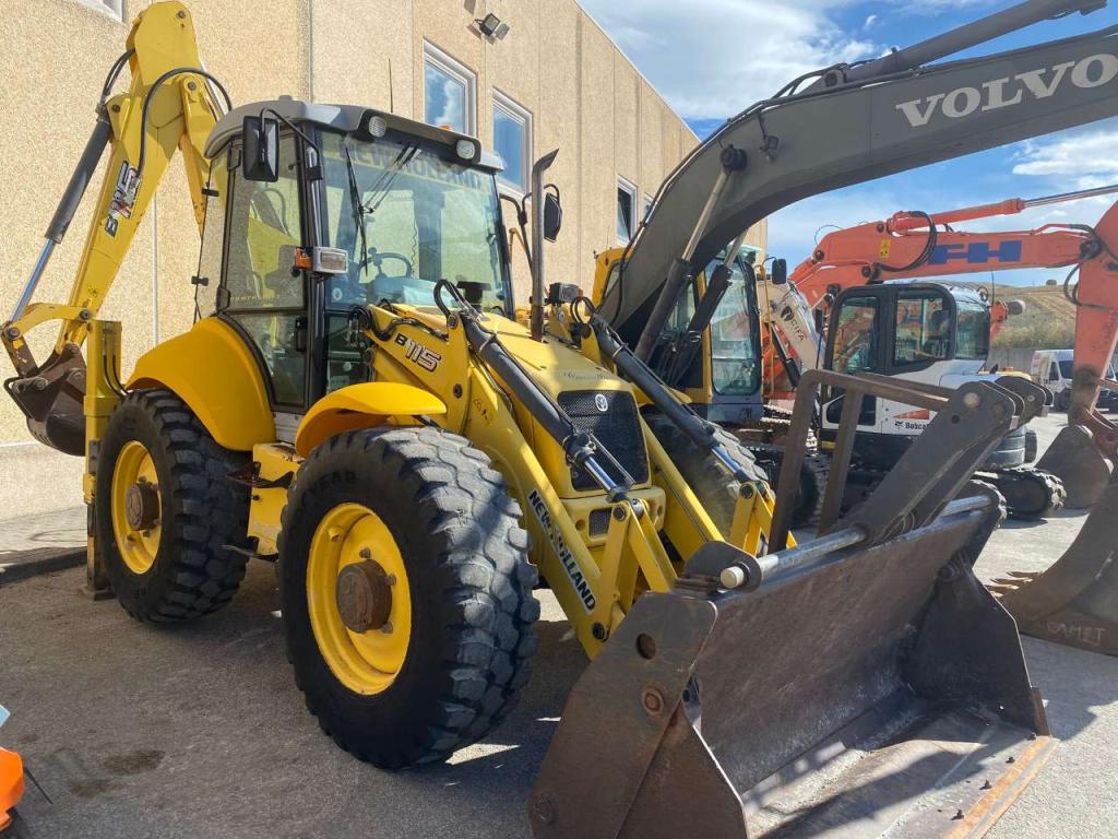 New Holland B115 Photo 4