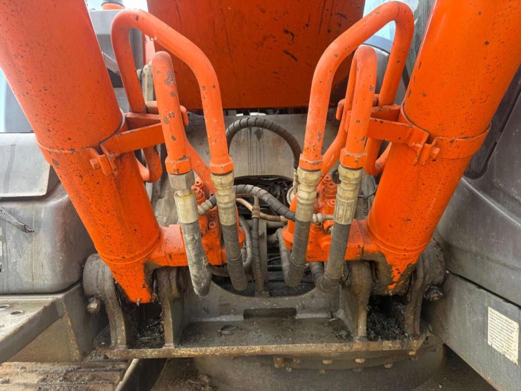 Hitachi Zaxis 240N Photo 2