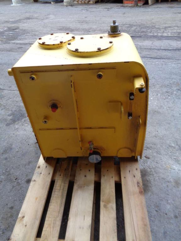 Oil tank for New Holland E 385 B Photo 2