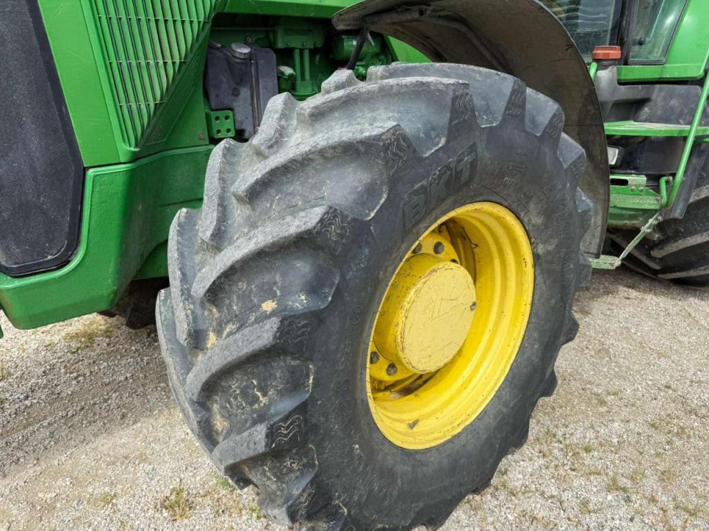 John Deere 8200 Photo 7