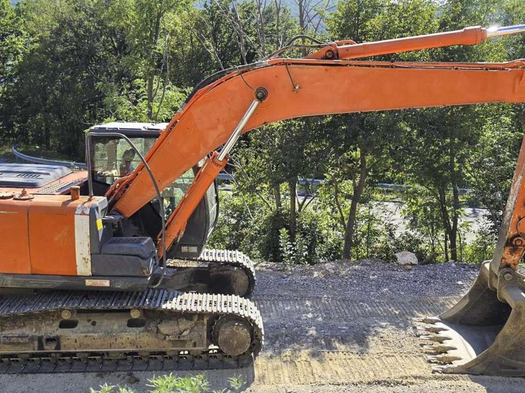 Hitachi Zaxis ZX240N-3 Photo 1