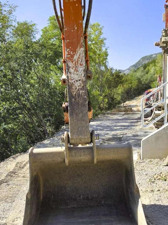 Hitachi Zaxis ZX240N-3 Photo 14