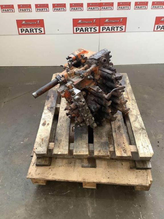 Hydraulic distributor for Fiat Hitachi EX 235 Photo 3