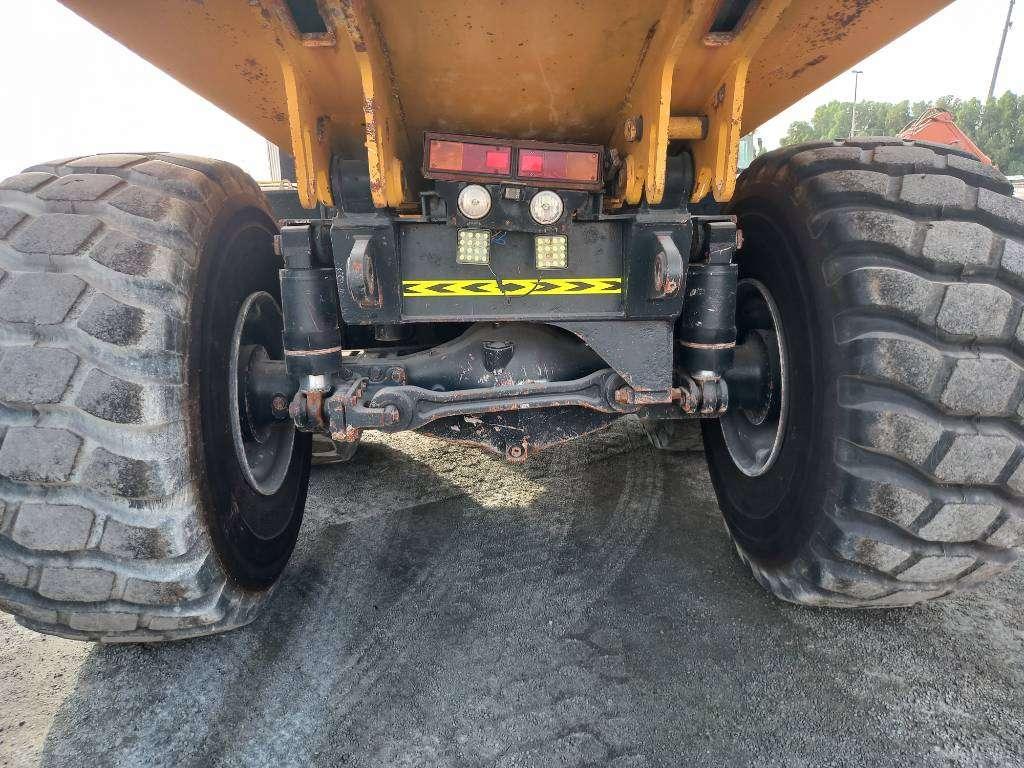 Komatsu HM400-3R (4pcs available for sale in Abu Dhabi) Photo 11