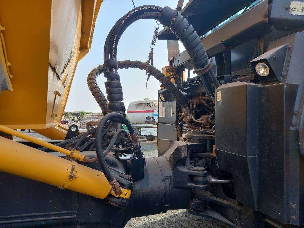 Komatsu HM400-3R (4pcs available for sale in Abu Dhabi) Photo 12