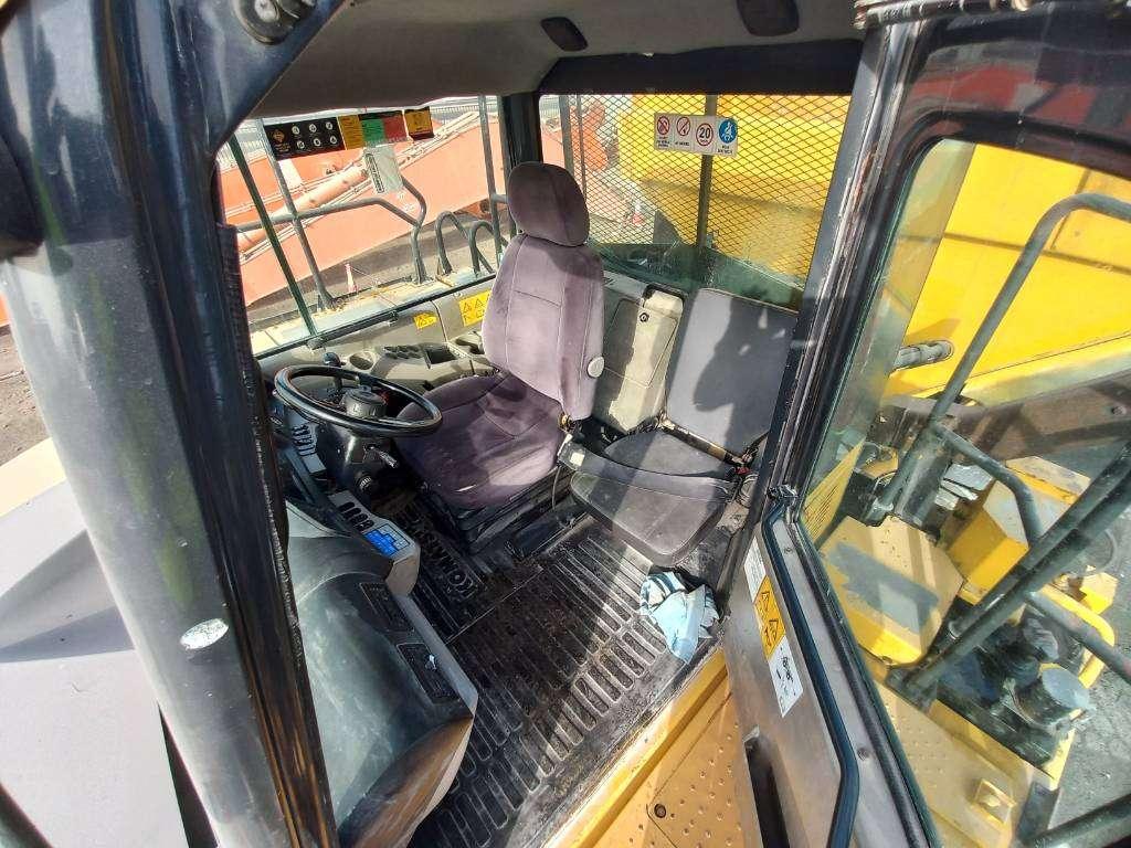 Komatsu HM400-3R (4pcs available for sale in Abu Dhabi) Photo 15