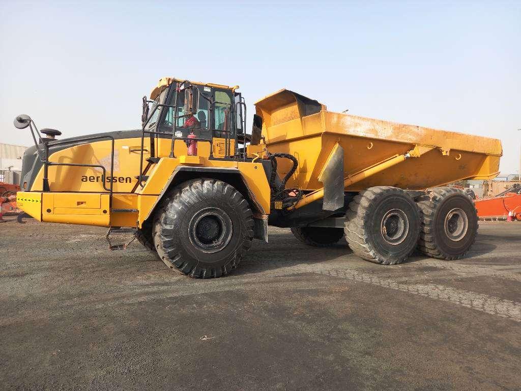 Komatsu HM400-3R (4pcs available for sale in Abu Dhabi) Photo 4