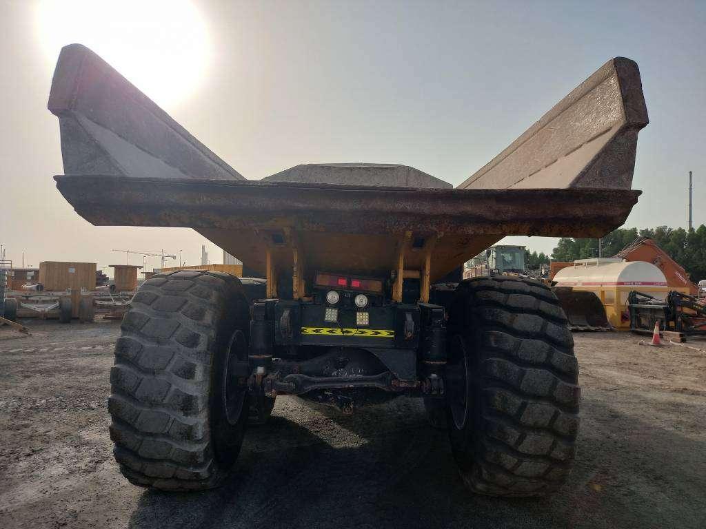 Komatsu HM400-3R (4pcs available for sale in Abu Dhabi) Photo 6