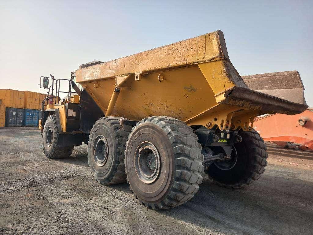 Komatsu HM400-3R (4pcs available for sale in Abu Dhabi) Photo 7