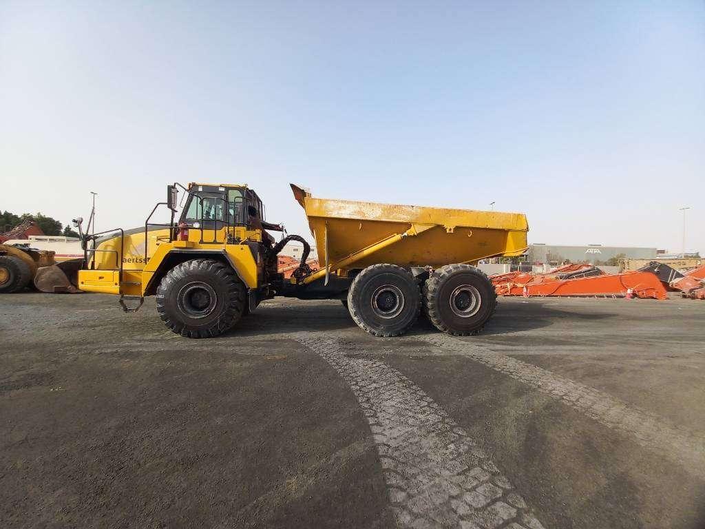 Komatsu HM400-3R (4pcs available for sale in Abu Dhabi) Photo 8