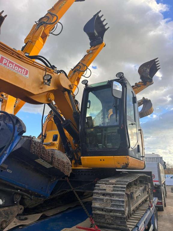 JCB JZ140 Photo 3