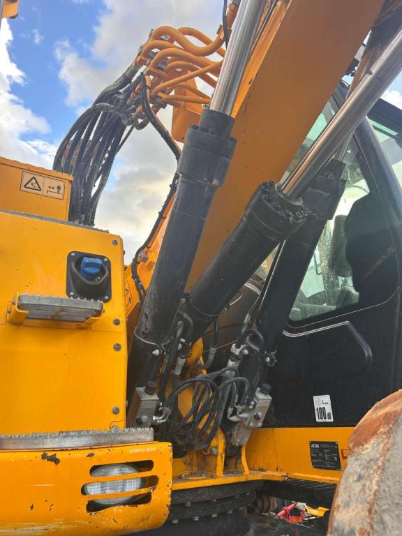 JCB JZ140 Photo 6