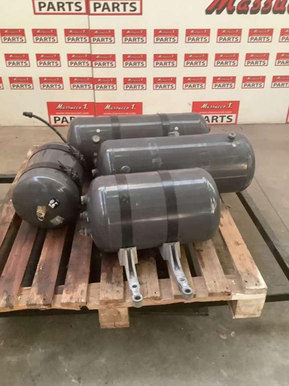 SERBATOI IMPIANTO PNEUMATICO PER VOLVO FH16 550 6x4 Tank Photo 3