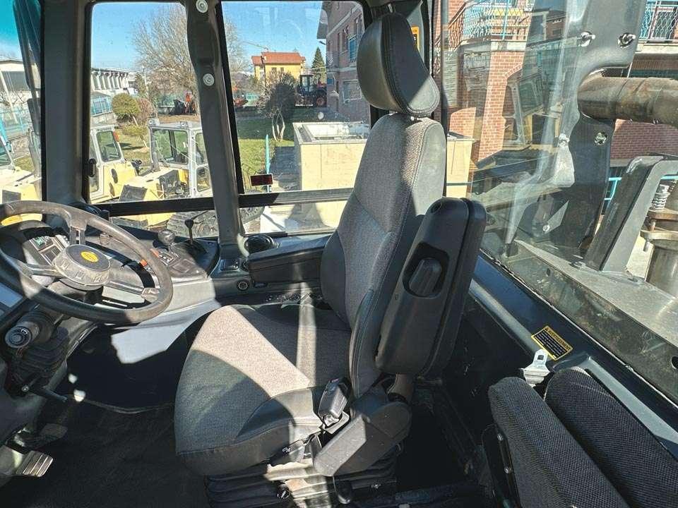 Bell B25D 6x6 Photo 13