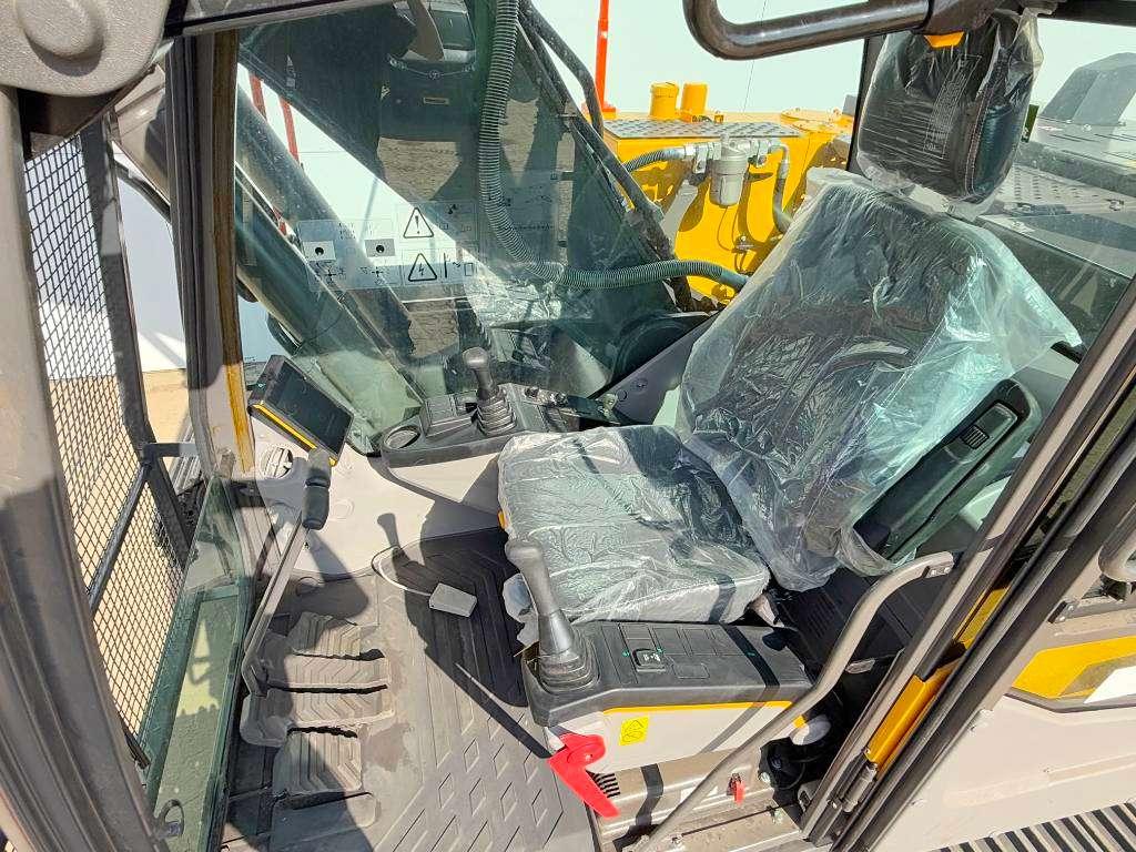 Volvo EC210 - Unused / New 2025 Model / Hammer Lines Photo 8