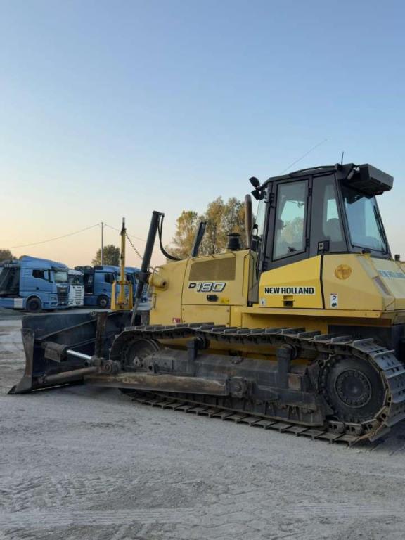 New Holland D180 Photo 8