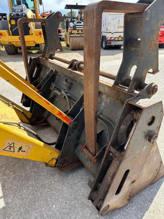 Komatsu WB97R Photo 10