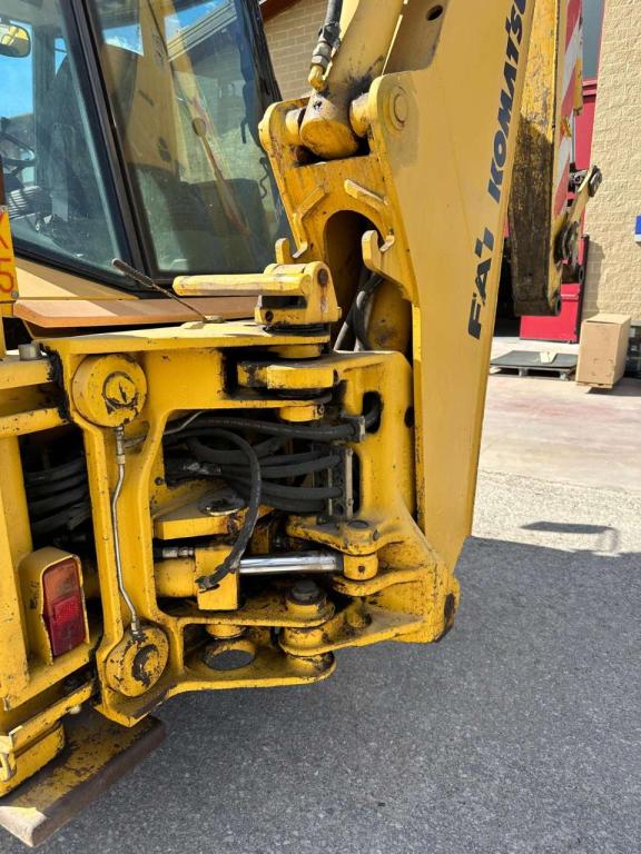 Komatsu WB97R Photo 11