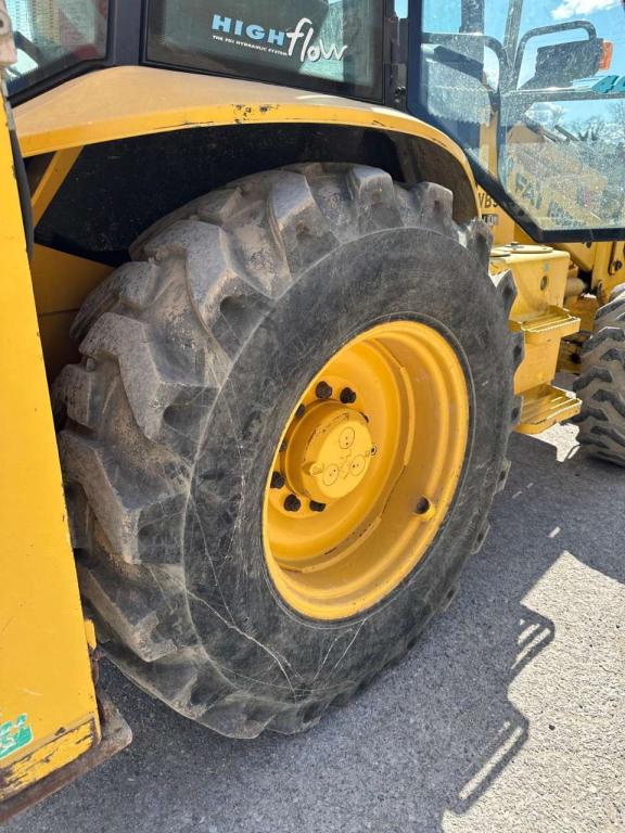 Komatsu WB97R Photo 13