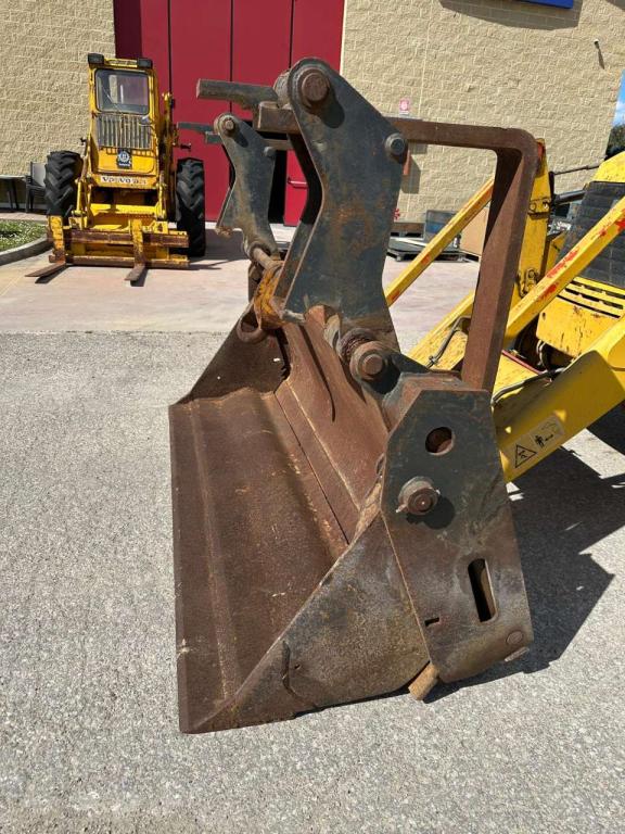 Komatsu WB97R Photo 16