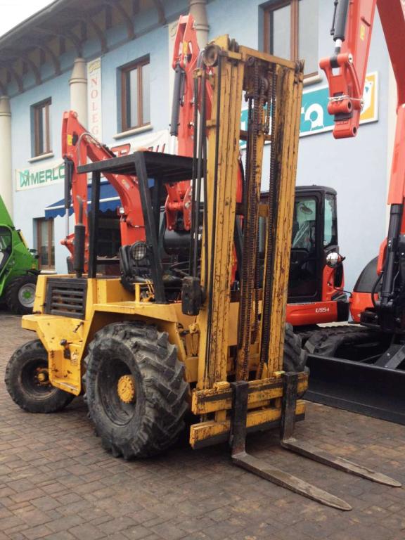 Diesel forklift truck Photo 1