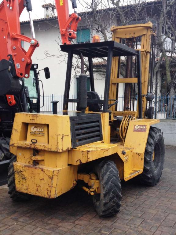 Diesel forklift truck Photo 3