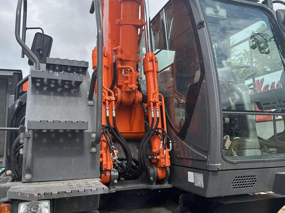 Hitachi ZX140WT-3 Photo 10