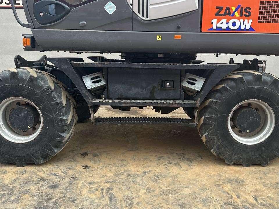 Hitachi ZX140WT-3 Photo 15