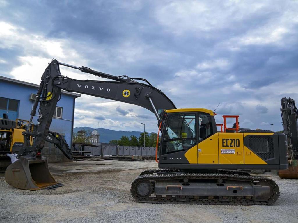 Volvo EC210FNL5 Photo 2