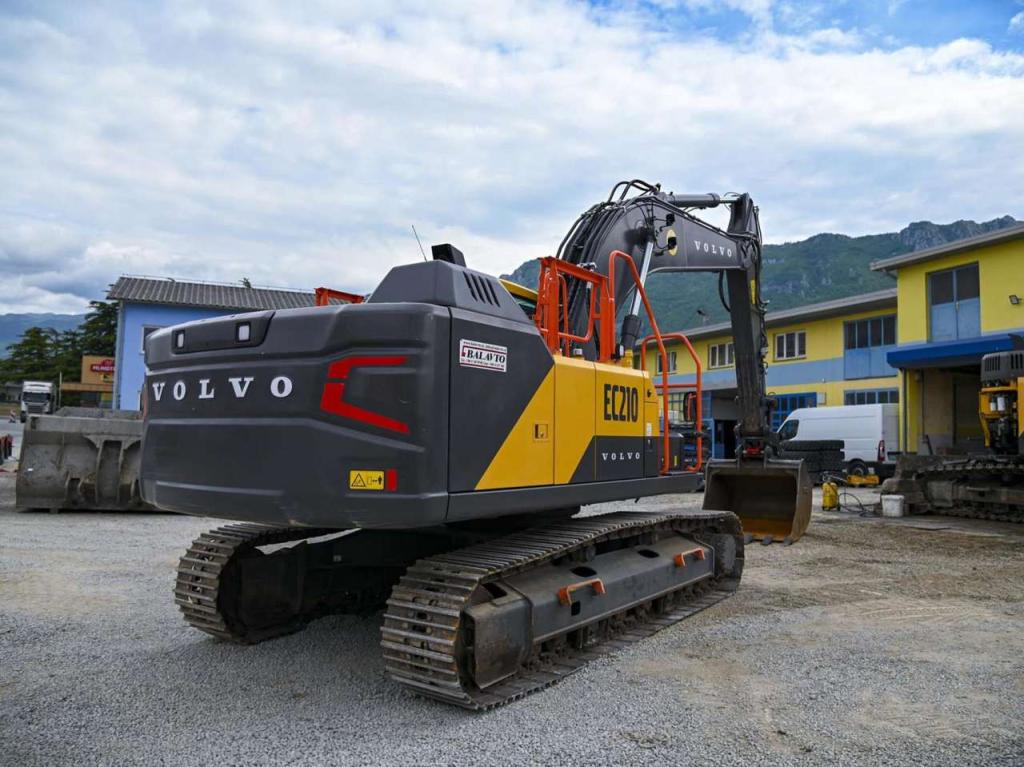 Volvo EC210FNL5 Photo 4