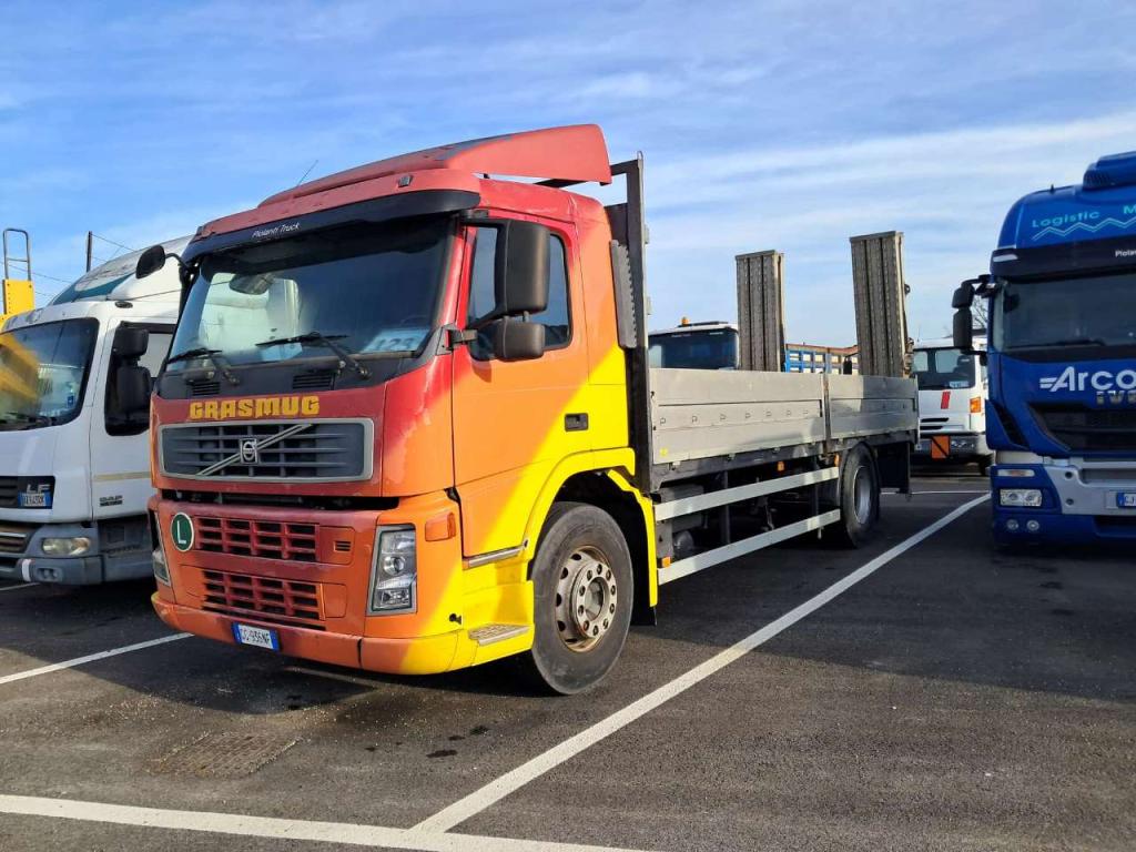 Volvo FM 300 Photo 1