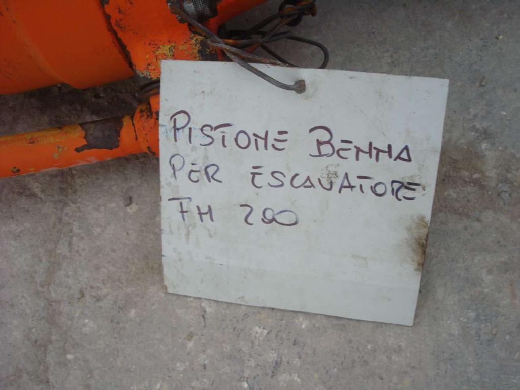 Bucket rotation piston for Fiat Hitachi FH200 Photo 5