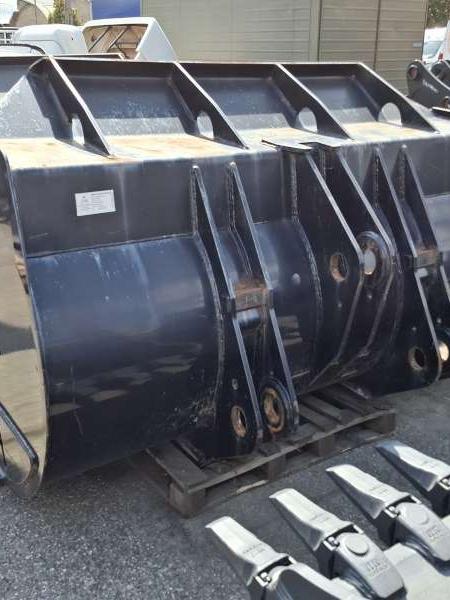 Loader bucket Photo 1