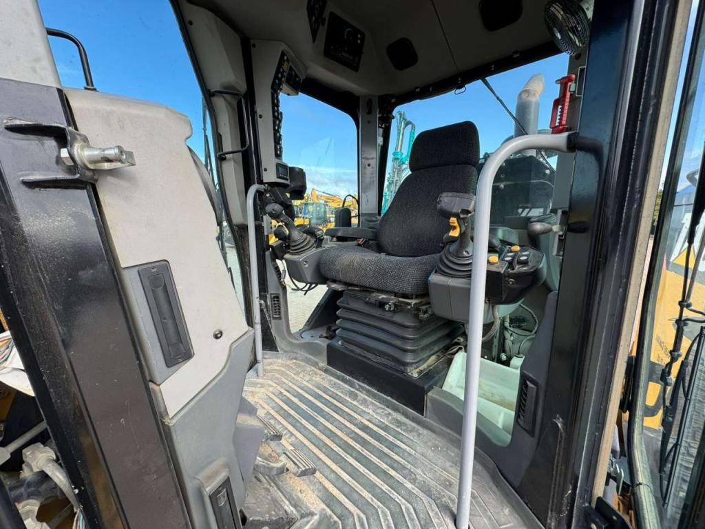 Caterpillar 140M2 AWD Photo 13