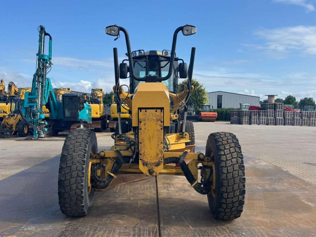 Caterpillar 140M2 AWD Photo 8