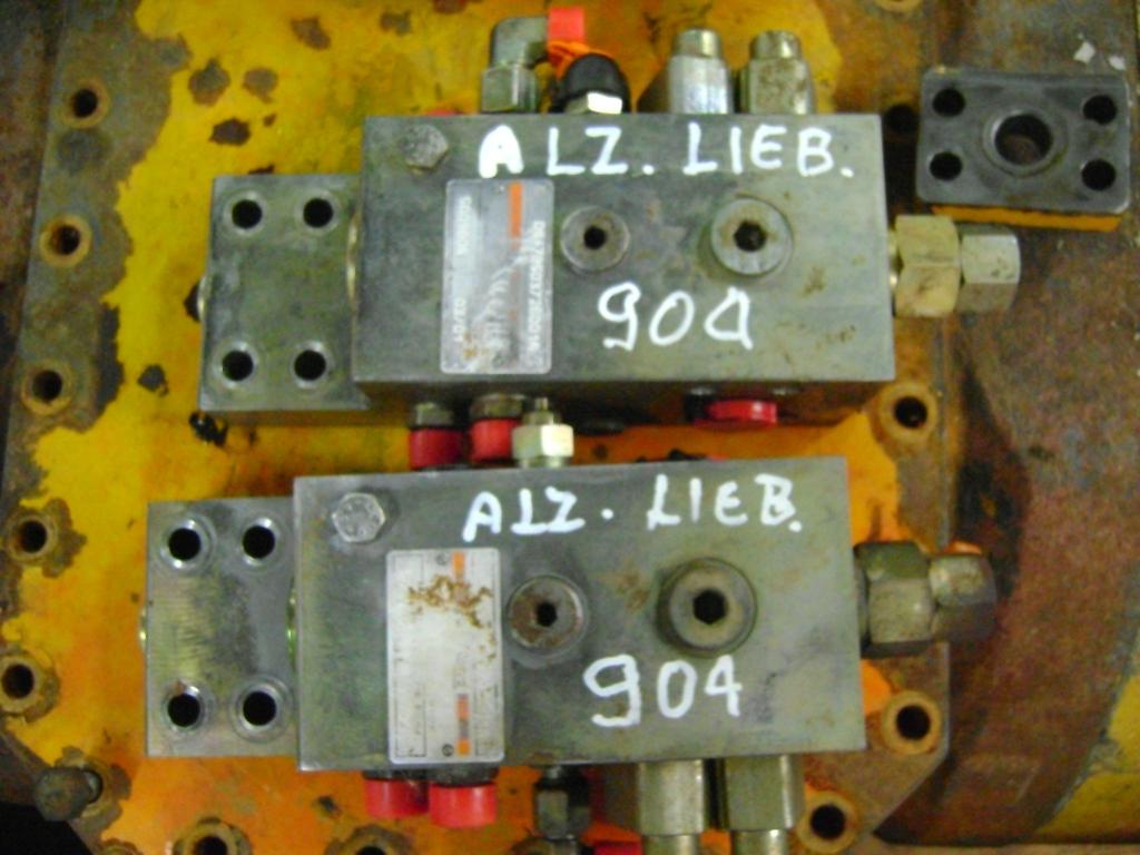 Arm drop prevention valve (block) for Liebherr 904 Photo 1