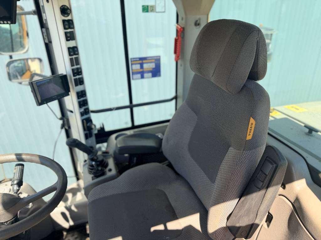 Volvo L90G Photo 16
