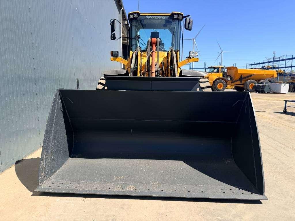 Volvo L90G Photo 18