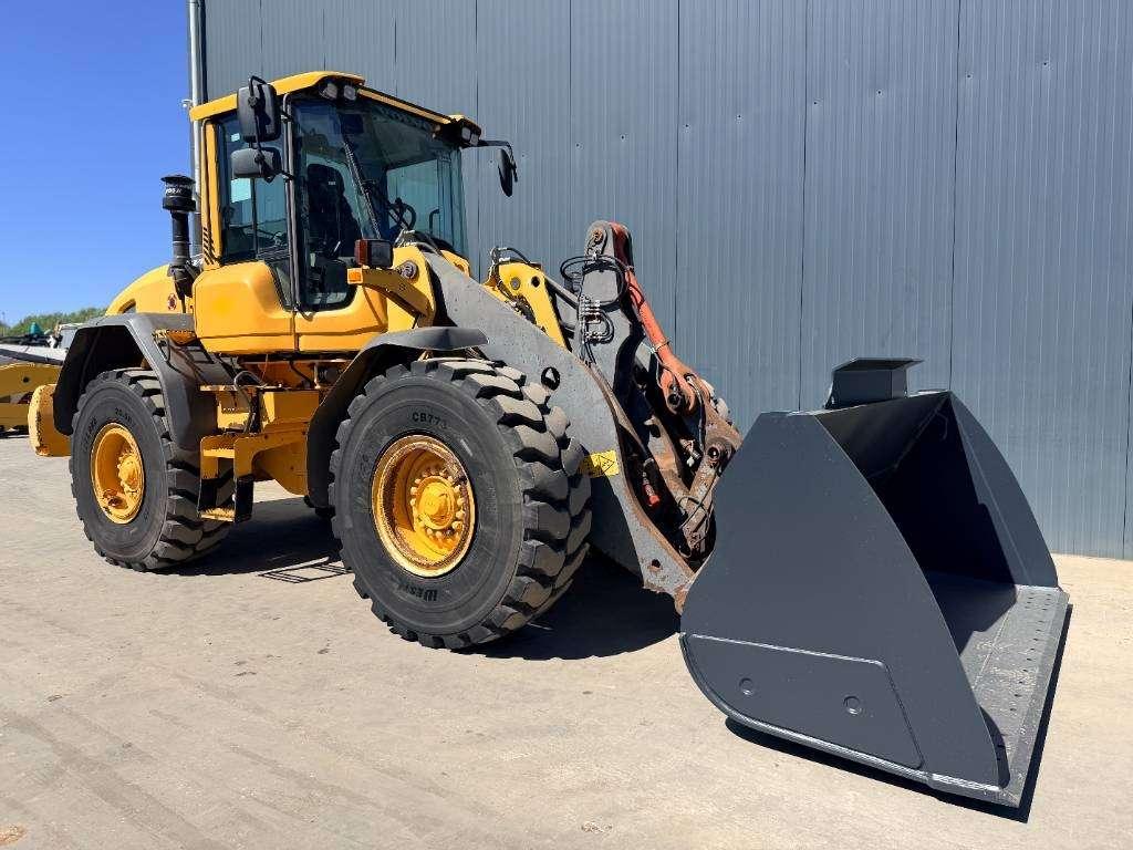 Volvo L90G Photo 3