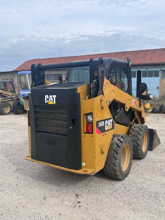 Caterpillar 242D Photo 5