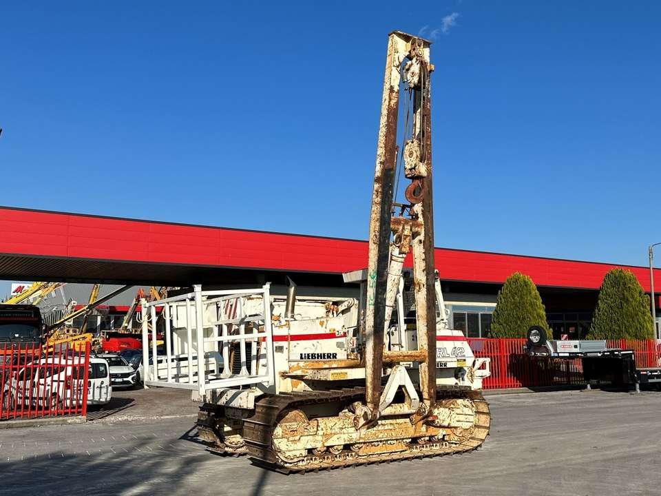 Liebherr RL42B Photo 1