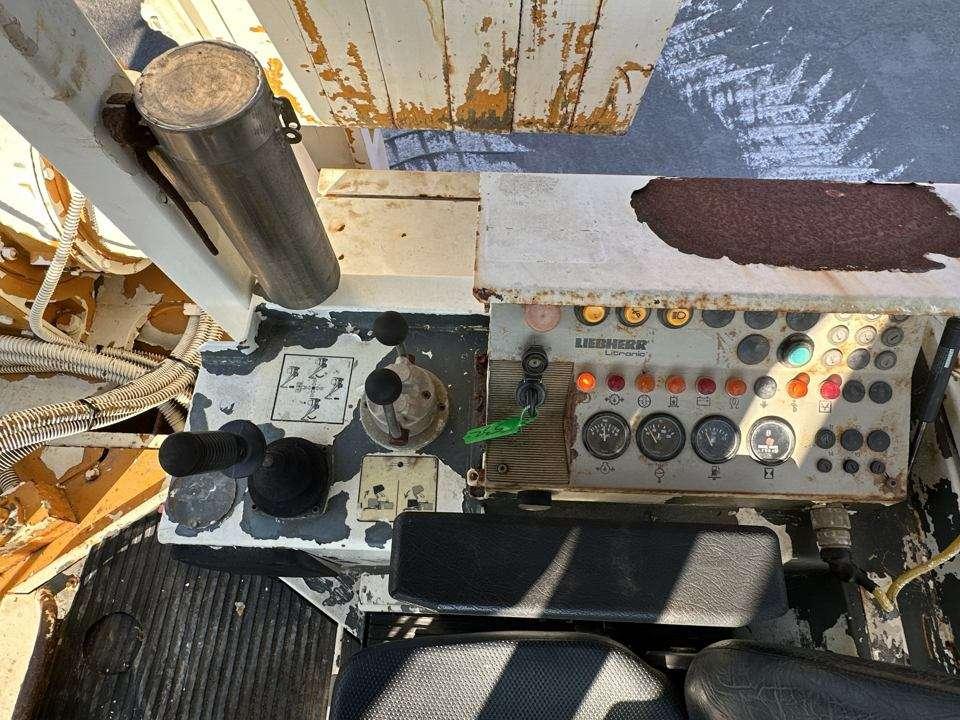 Liebherr RL42B Photo 14